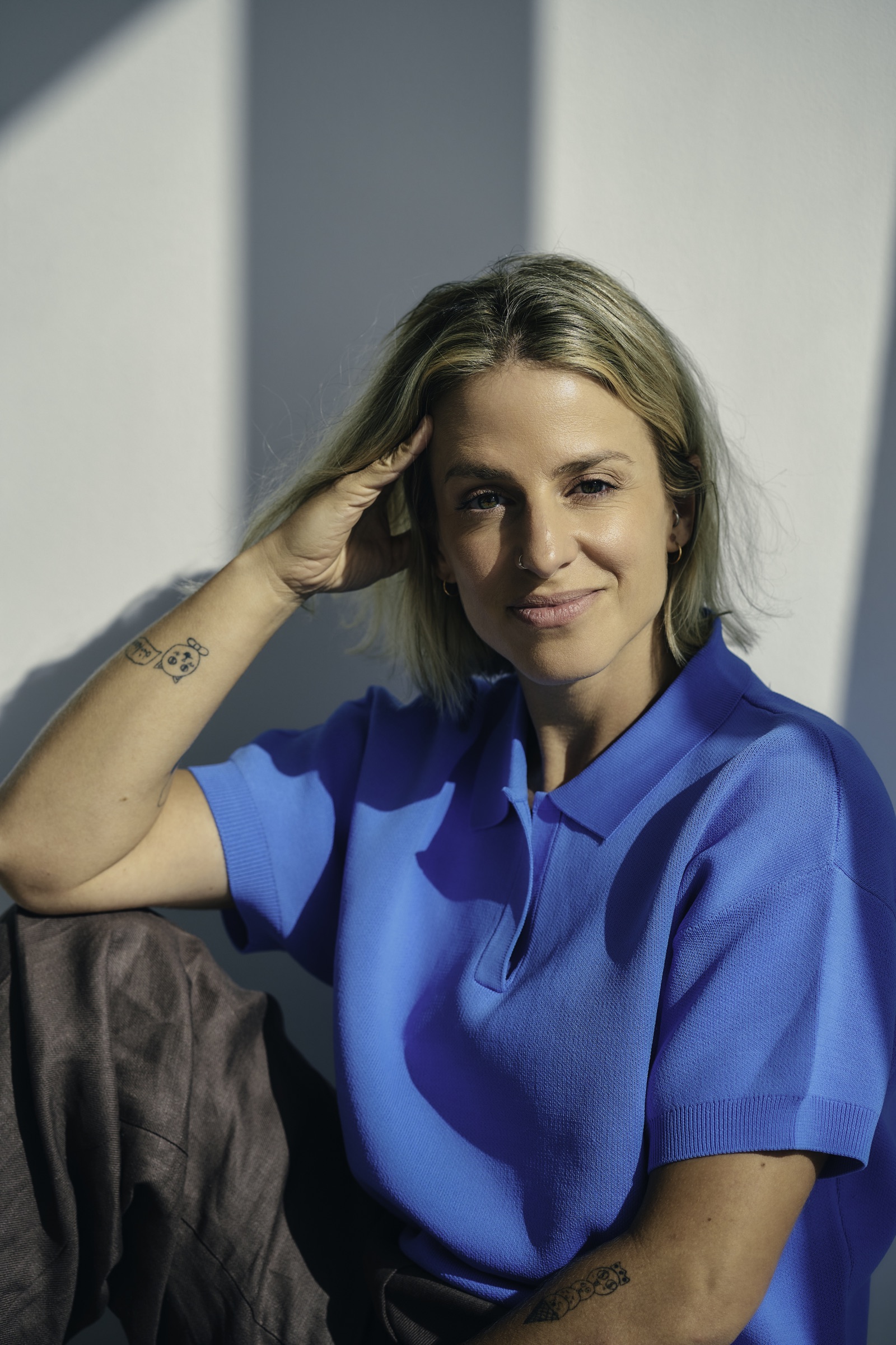 Retrato de Joana Gama com um polo azul
